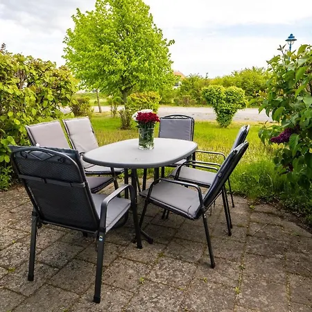 Budget Mit 2 Schlafzimmern Und Terrasse A70 Apartment Dranske